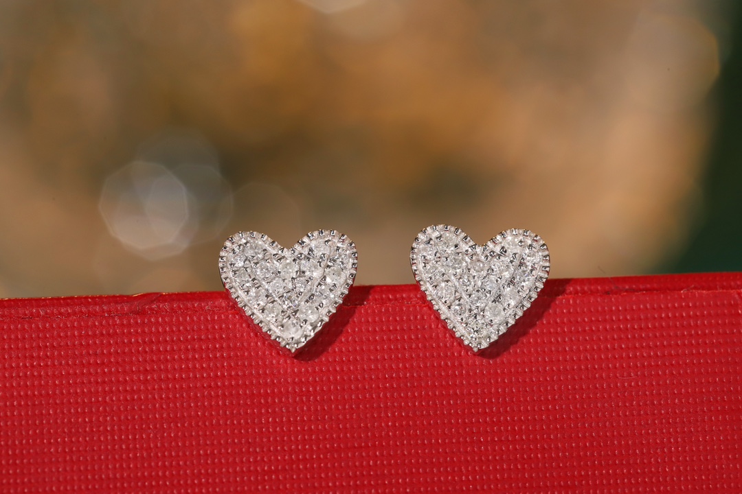 18k Gold Earrings in Heart Shape, Studded with 0.18ct Natural Diamonds