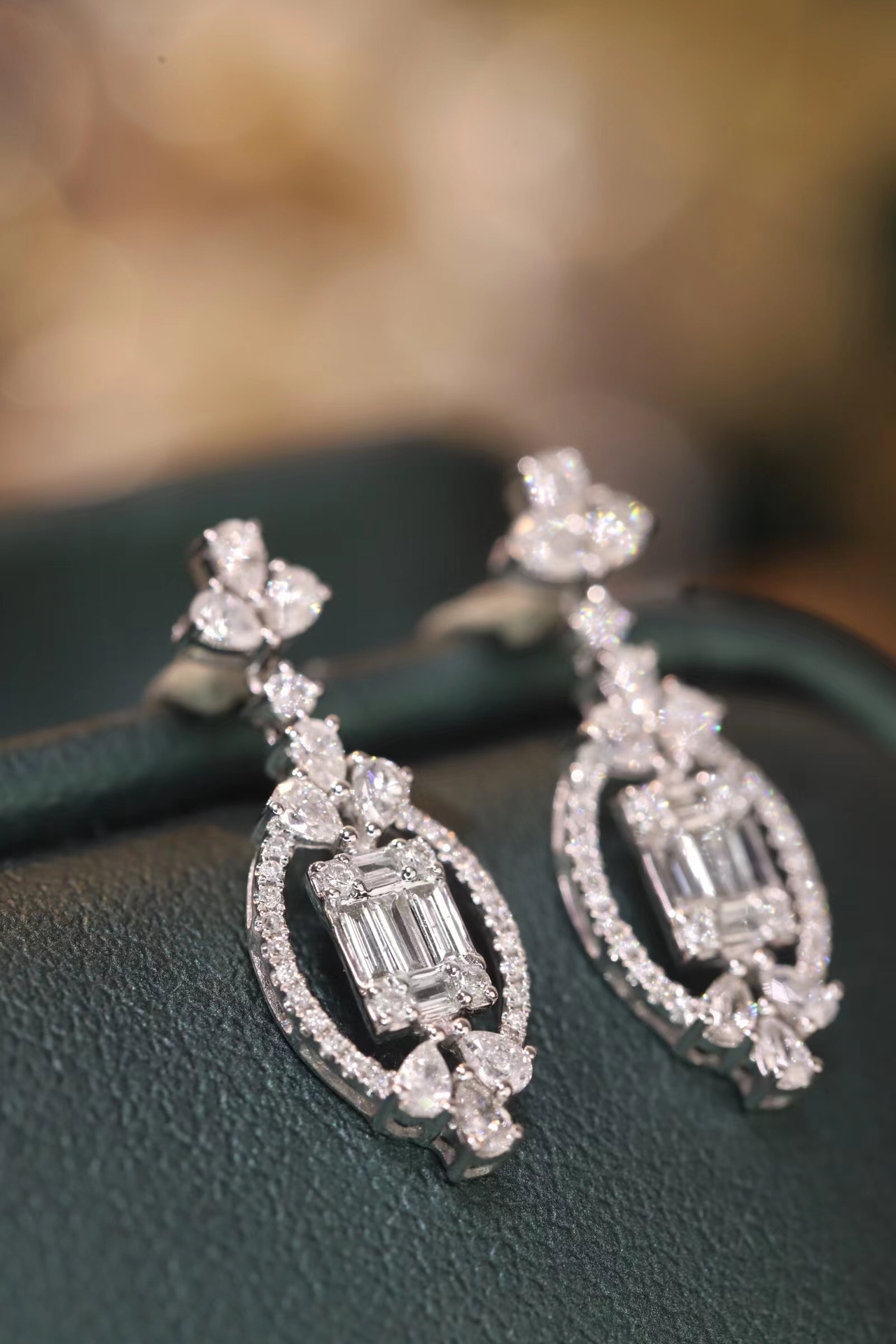 18k gold earrings set with a 1.00ct natural diamond