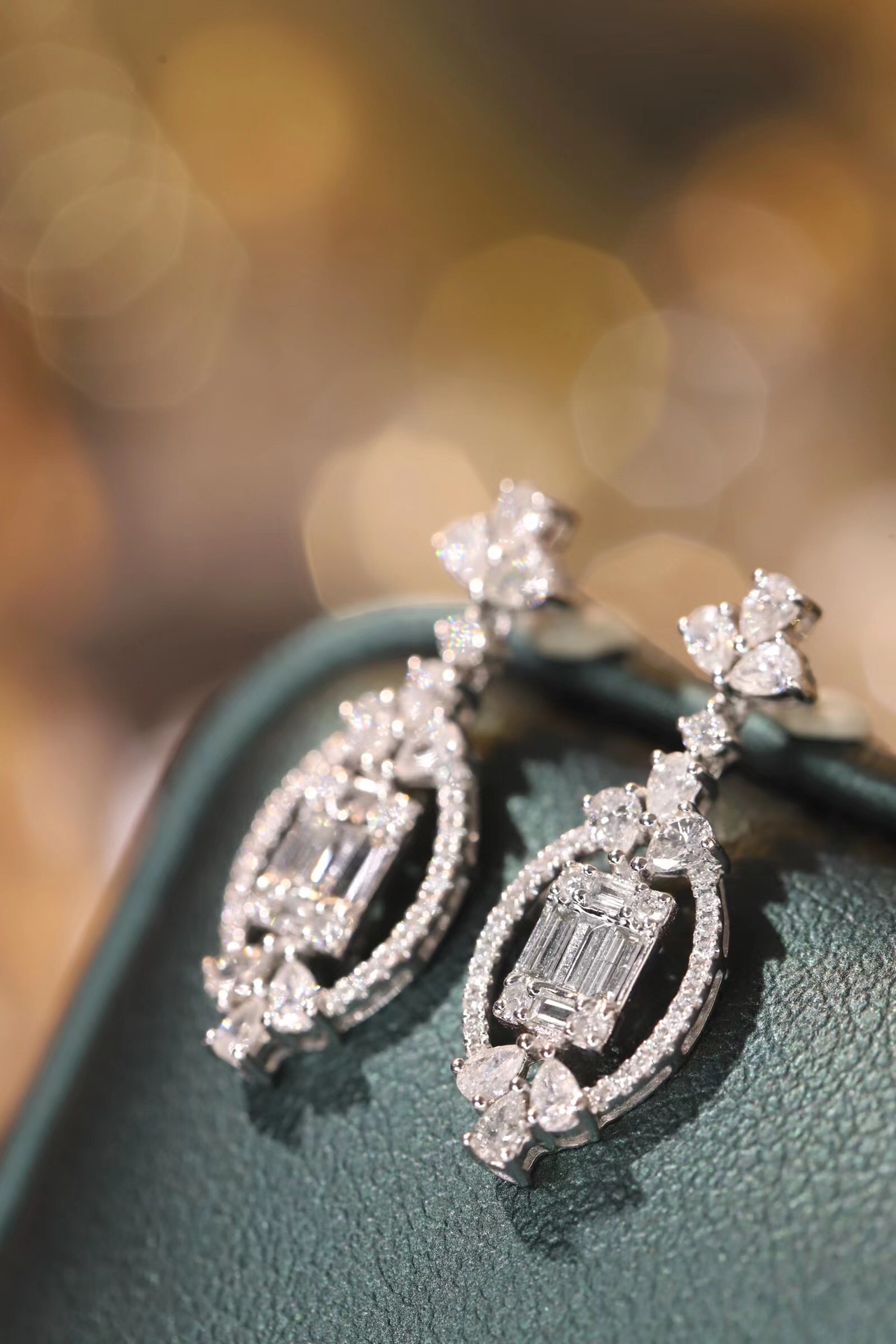 18k gold earrings set with a 1.00ct natural diamond