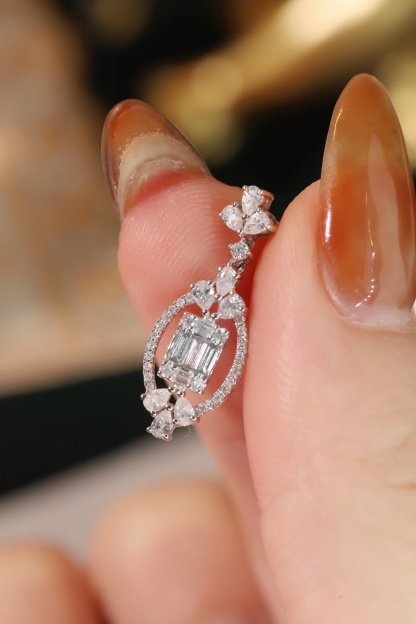 18k gold earrings set with a 1.00ct natural diamond