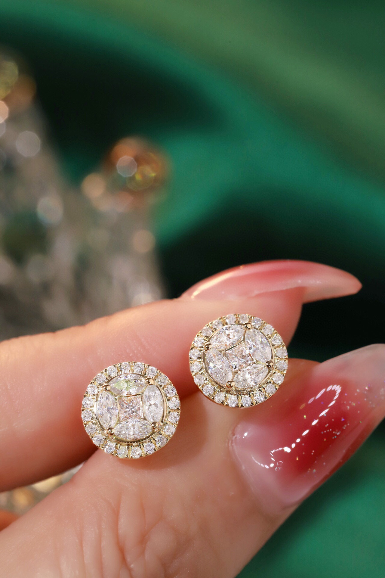 1.32ct 18k Gold Earrings Set with Marquise and Princess Cut Diamonds