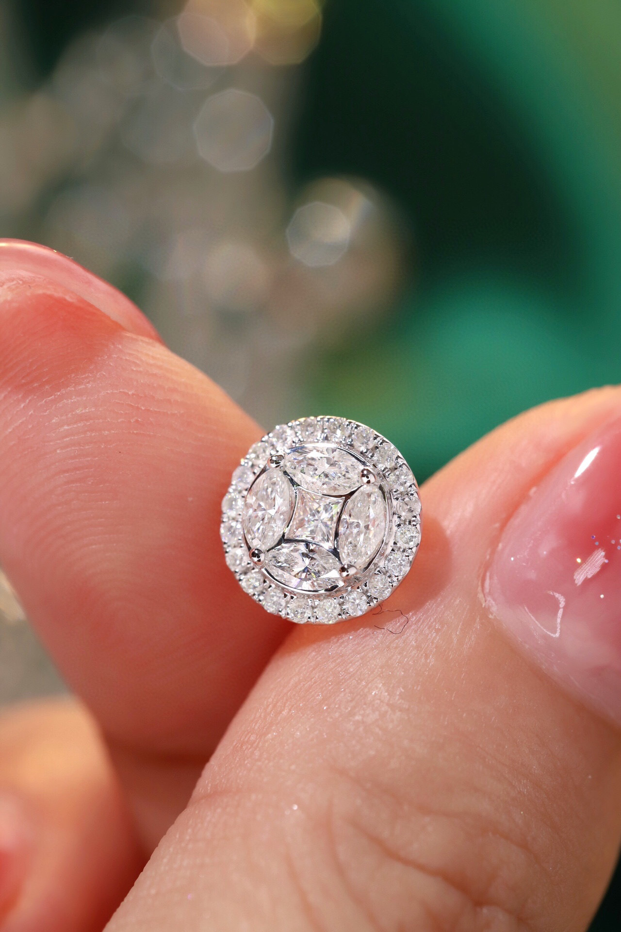 1.32ct 18k Gold Earrings Set with Marquise and Princess Cut Diamonds