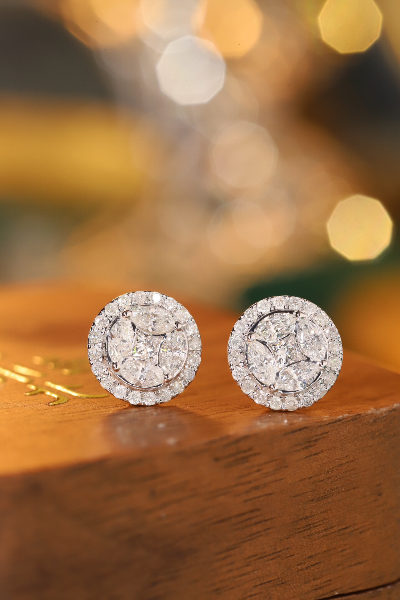 1.32ct 18k Gold Earrings Set with Marquise and Princess Cut Diamonds