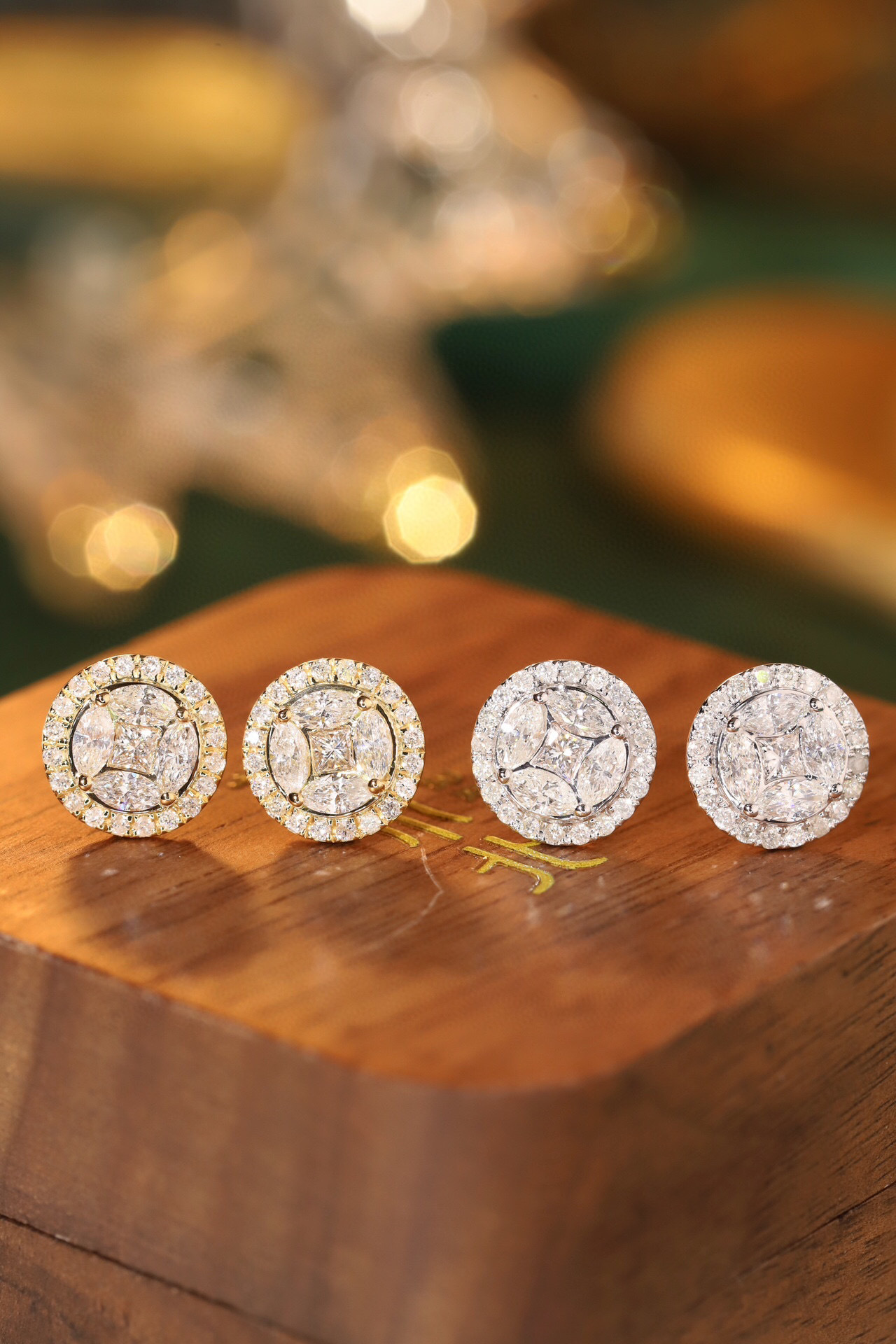 1.32ct 18k Gold Earrings Set with Marquise and Princess Cut Diamonds