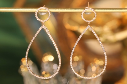 18k gold earrings set with a 1.20ct natural diamond