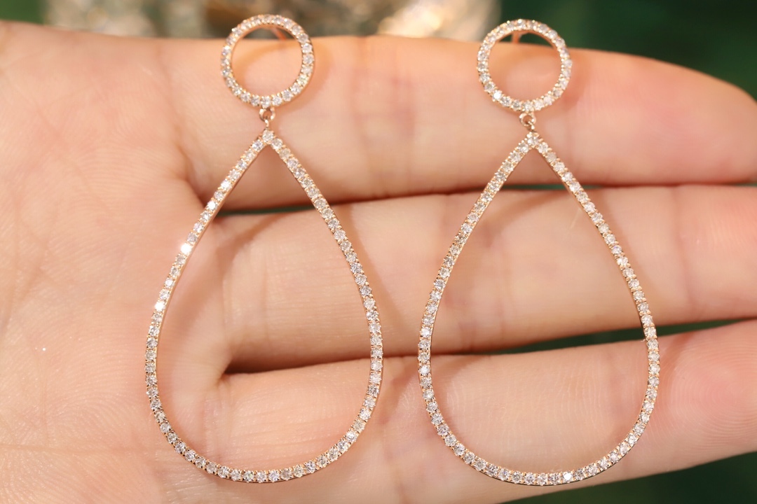 18k gold earrings set with a 1.20ct natural diamond