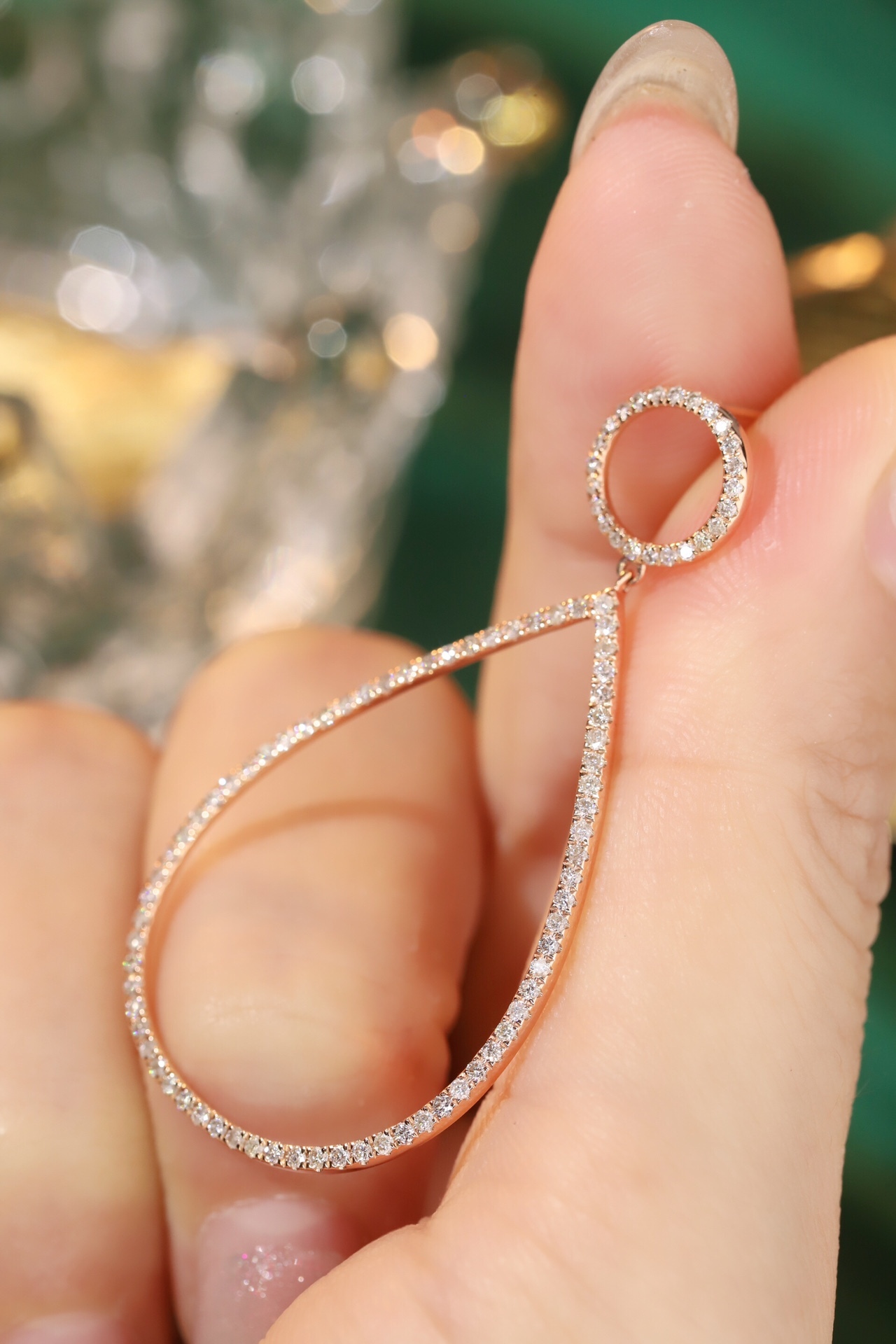 18k gold earrings set with a 1.20ct natural diamond