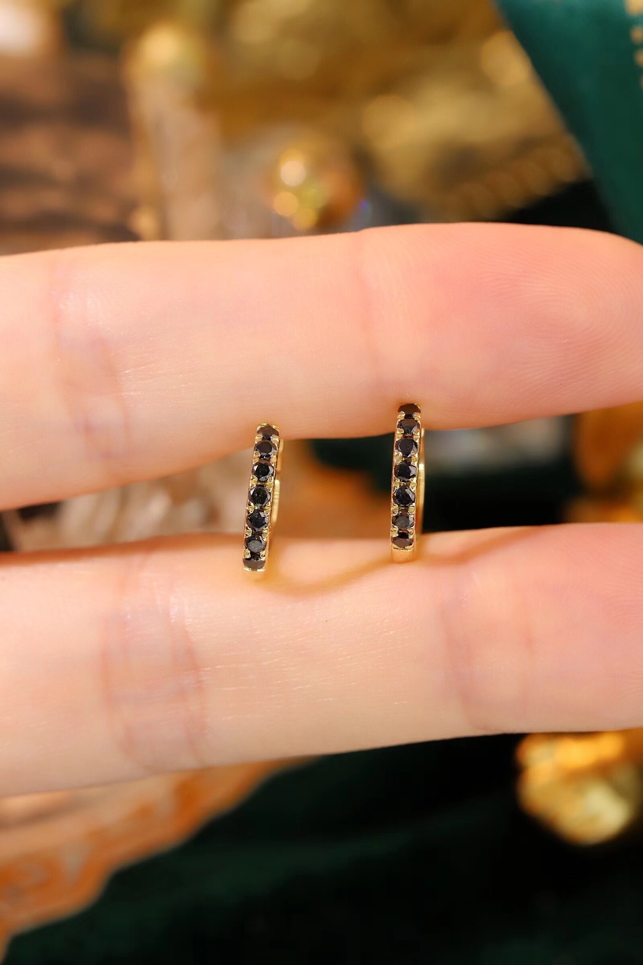 18k gold earrings set with Black Diamond 0.26ct natural diamond