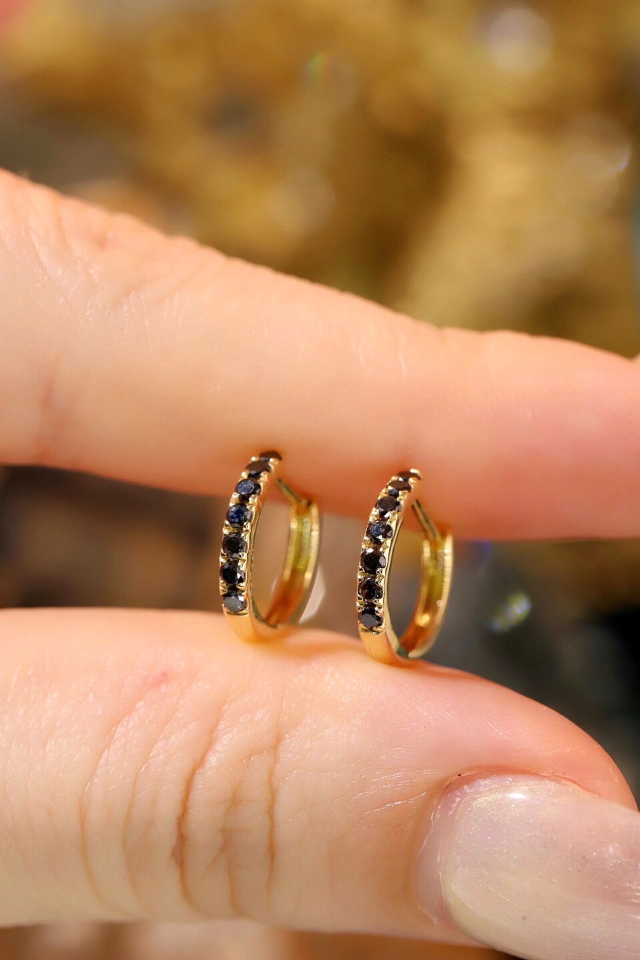 18k gold earrings set with Black Diamond 0.26ct natural diamond