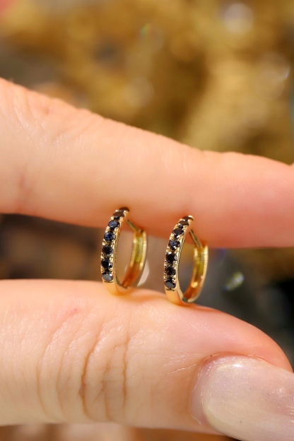 18k gold earrings set with Black Diamond 0.26ct natural diamond