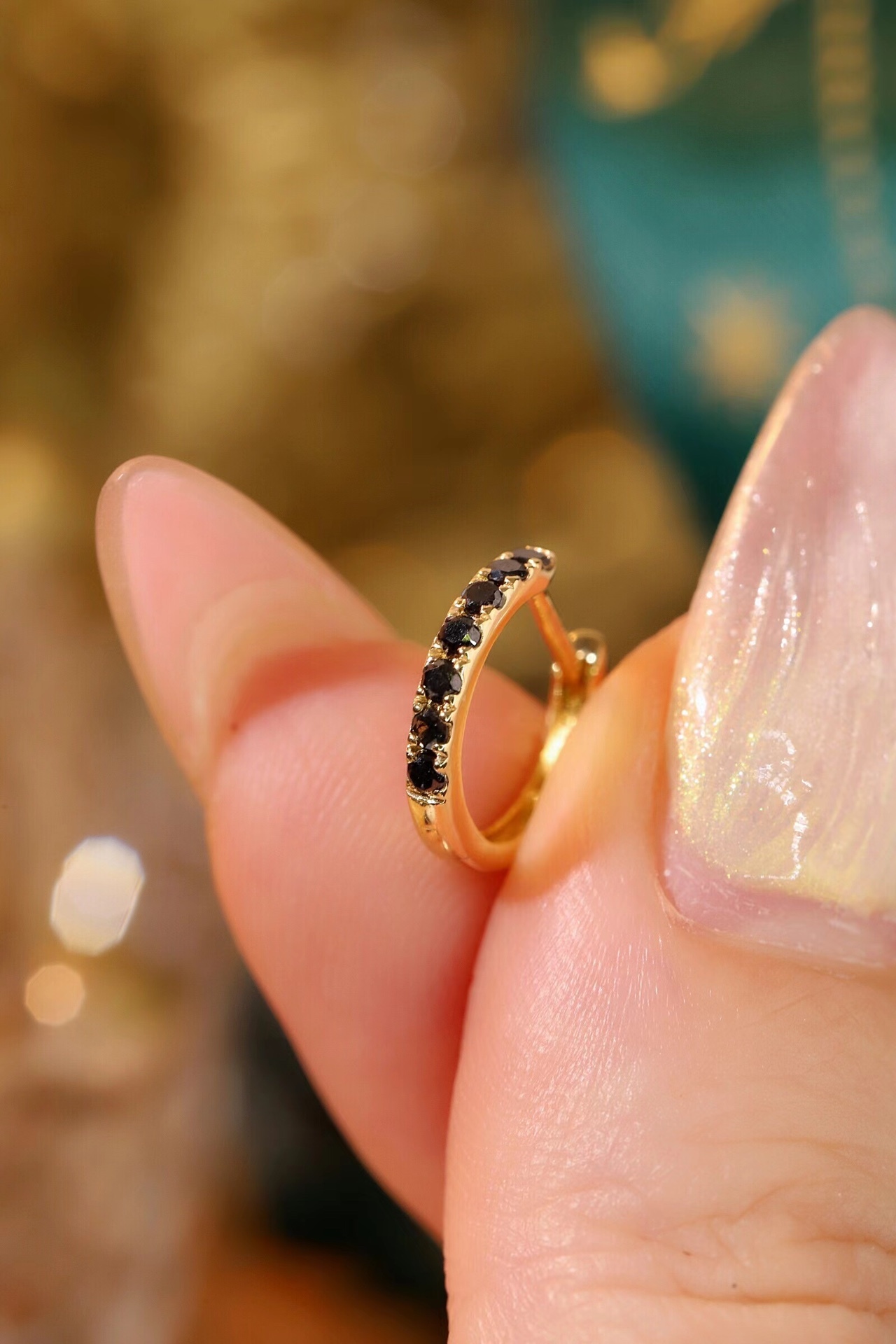 18k gold earrings set with Black Diamond 0.26ct natural diamond