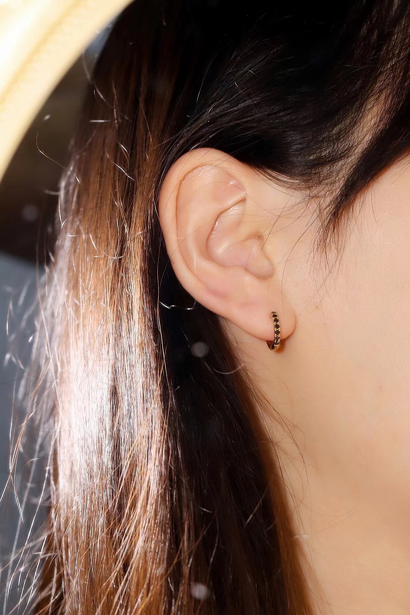 18k gold earrings set with Black Diamond 0.26ct natural diamond