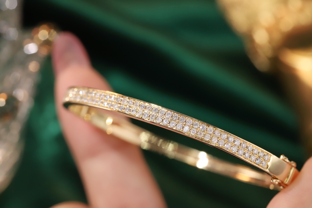 18k Gold Bracelet Set with 1.10ct Natural Diamond