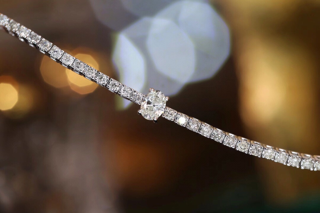 18k Gold Bracelet, Tennis Bracelet, Encrusted with 1.65ct Diamonds All Around and 0.25ct Oval Diamond in a Four-Cut Setting
