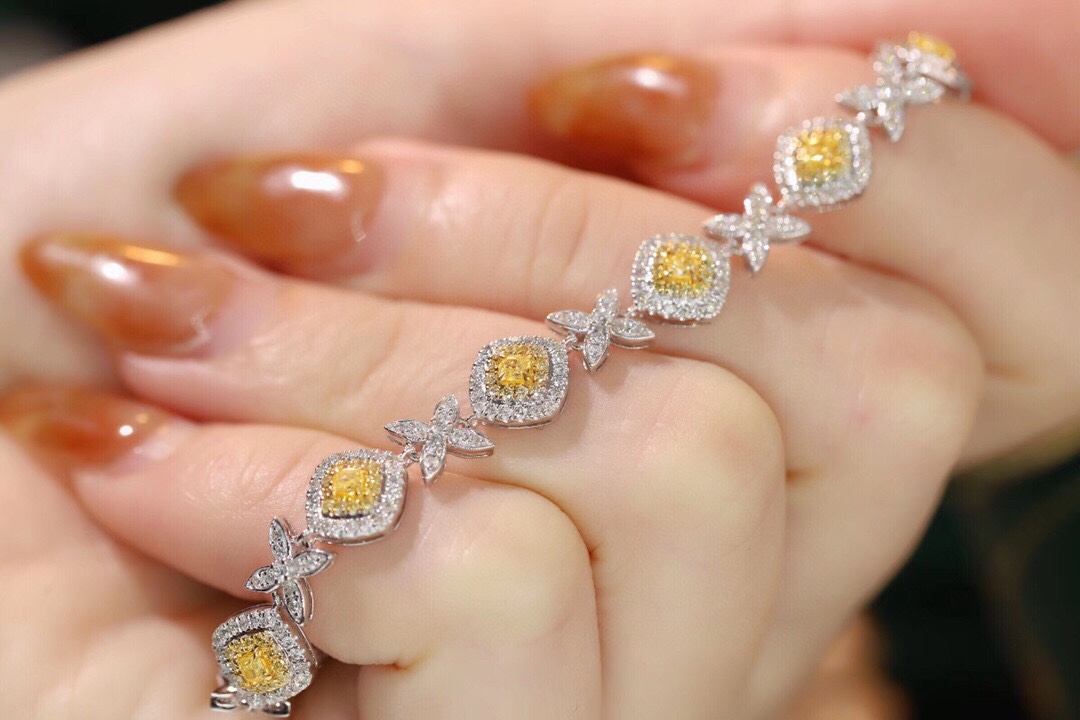 18K Gold Bracelet, Yellow Diamond Bracelet, Luxurious Diamond-Studded Bracelet with 2.75ct Diamonds