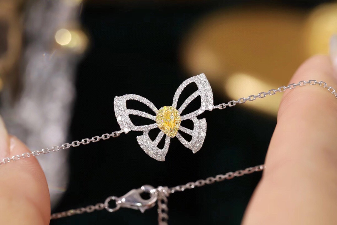 Butterfly 18k Gold Bracelet with Yellow Diamond; the bracelet is set with 0.60ct natural diamond.