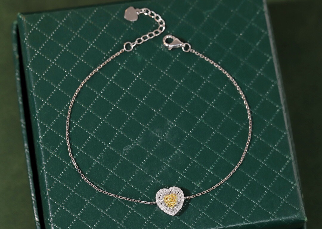 Love 18k Gold Bracelet with Yellow Diamond; the bracelet is set with 0.35ct natural diamond.