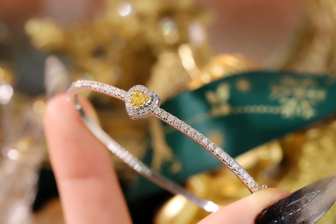 Love 18k Gold Bracelet with Yellow Diamond; the bracelet is set with 1.00ct natural diamond.
