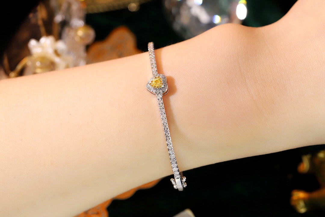 Love 18k Gold Bracelet with Yellow Diamond; the bracelet is set with 1.00ct natural diamond.