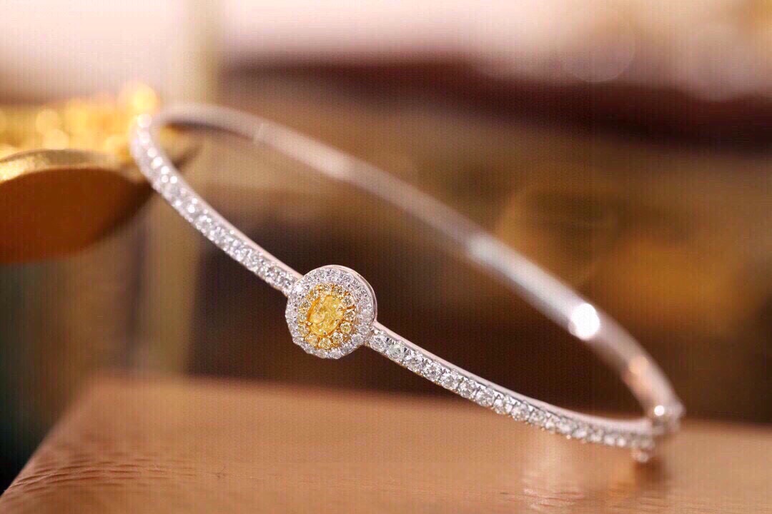 18k Gold Bracelet with Yellow Diamond, Oval Cut, Four-Crystal Setting, 1.08ct