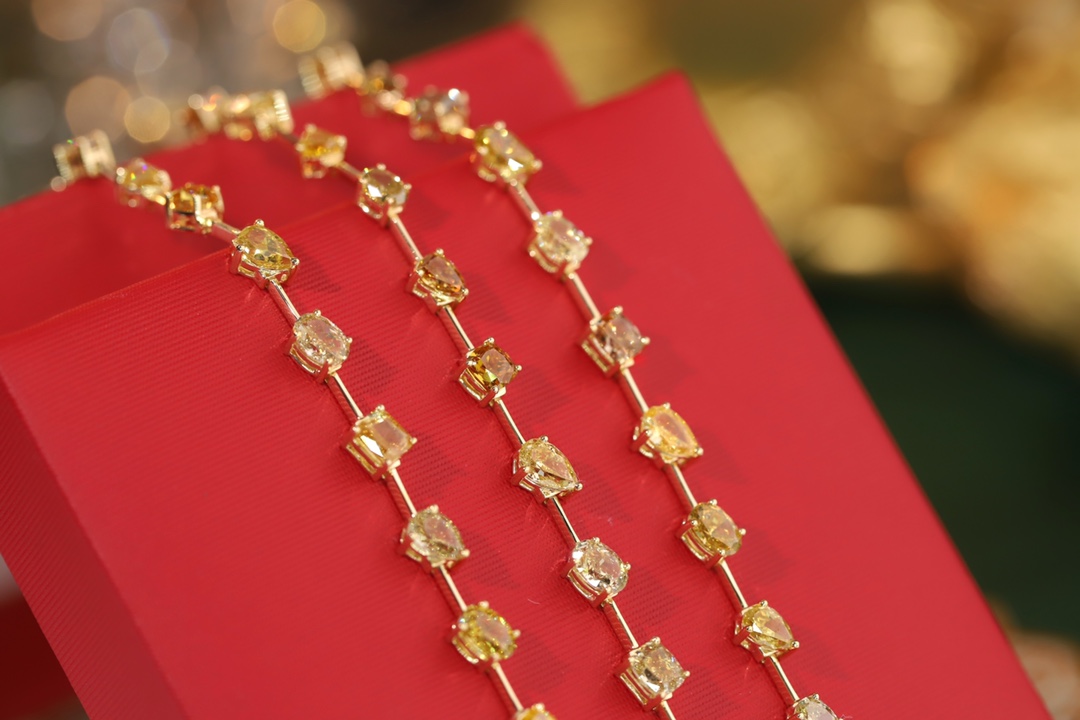 18k Gold Bracelet, Yellow Diamond Bracelet, Odd-Cut Diamonds, 5.20ct Yellow Diamond