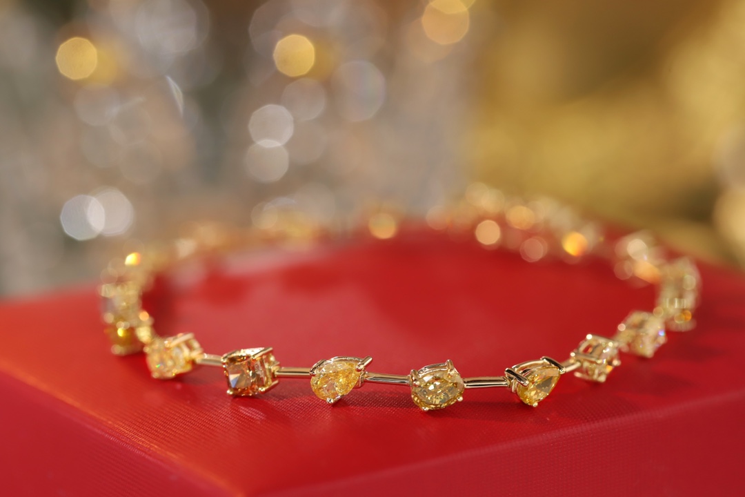18k Gold Bracelet, Yellow Diamond Bracelet, Odd-Cut Diamonds, 5.20ct Yellow Diamond