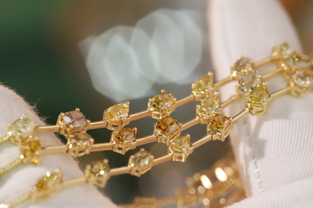 18k Gold Bracelet, Yellow Diamond Bracelet, Odd-Cut Diamonds, 5.20ct Yellow Diamond