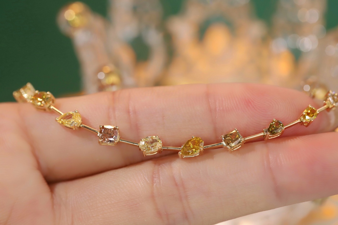 18k Gold Bracelet, Yellow Diamond Bracelet, Odd-Cut Diamonds, 5.20ct Yellow Diamond