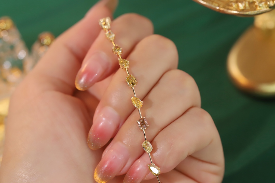 18k Gold Bracelet, Yellow Diamond Bracelet, Odd-Cut Diamonds, 5.20ct Yellow Diamond