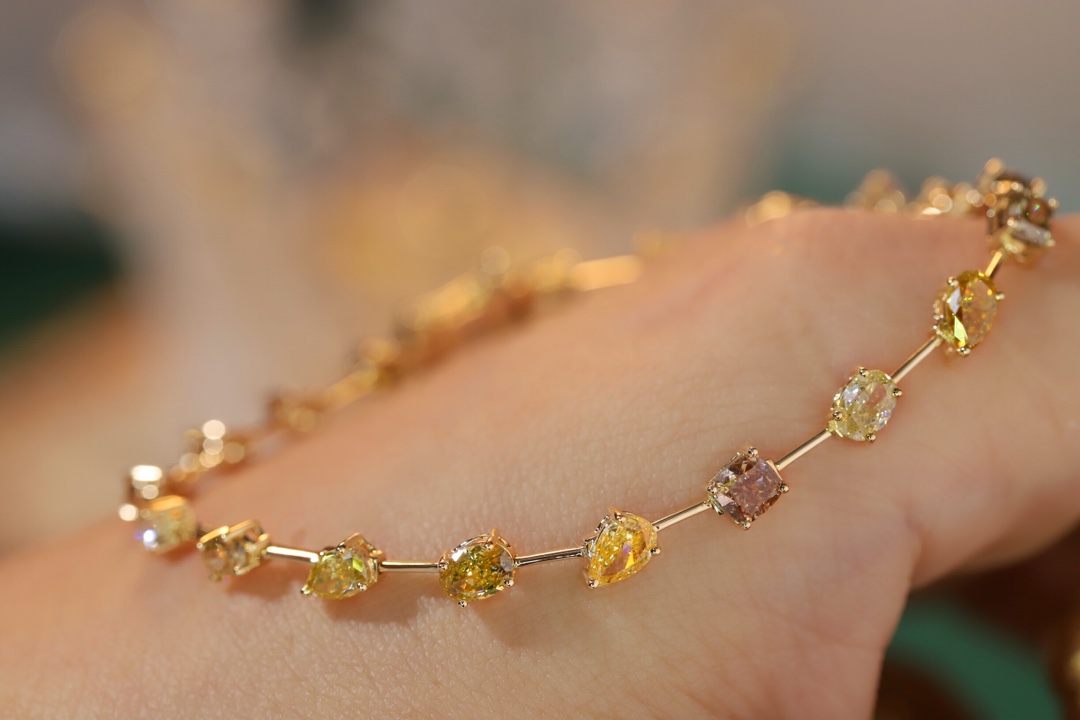 18k Gold Bracelet, Yellow Diamond Bracelet, Odd-Cut Diamonds, 5.20ct Yellow Diamond