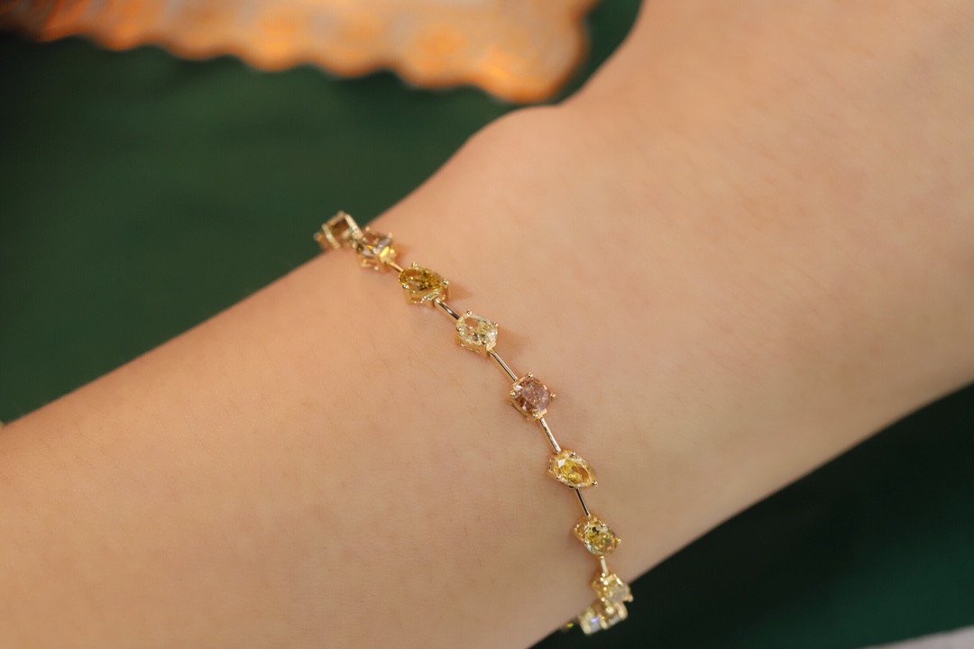 18k Gold Bracelet, Yellow Diamond Bracelet, Odd-Cut Diamonds, 5.20ct Yellow Diamond