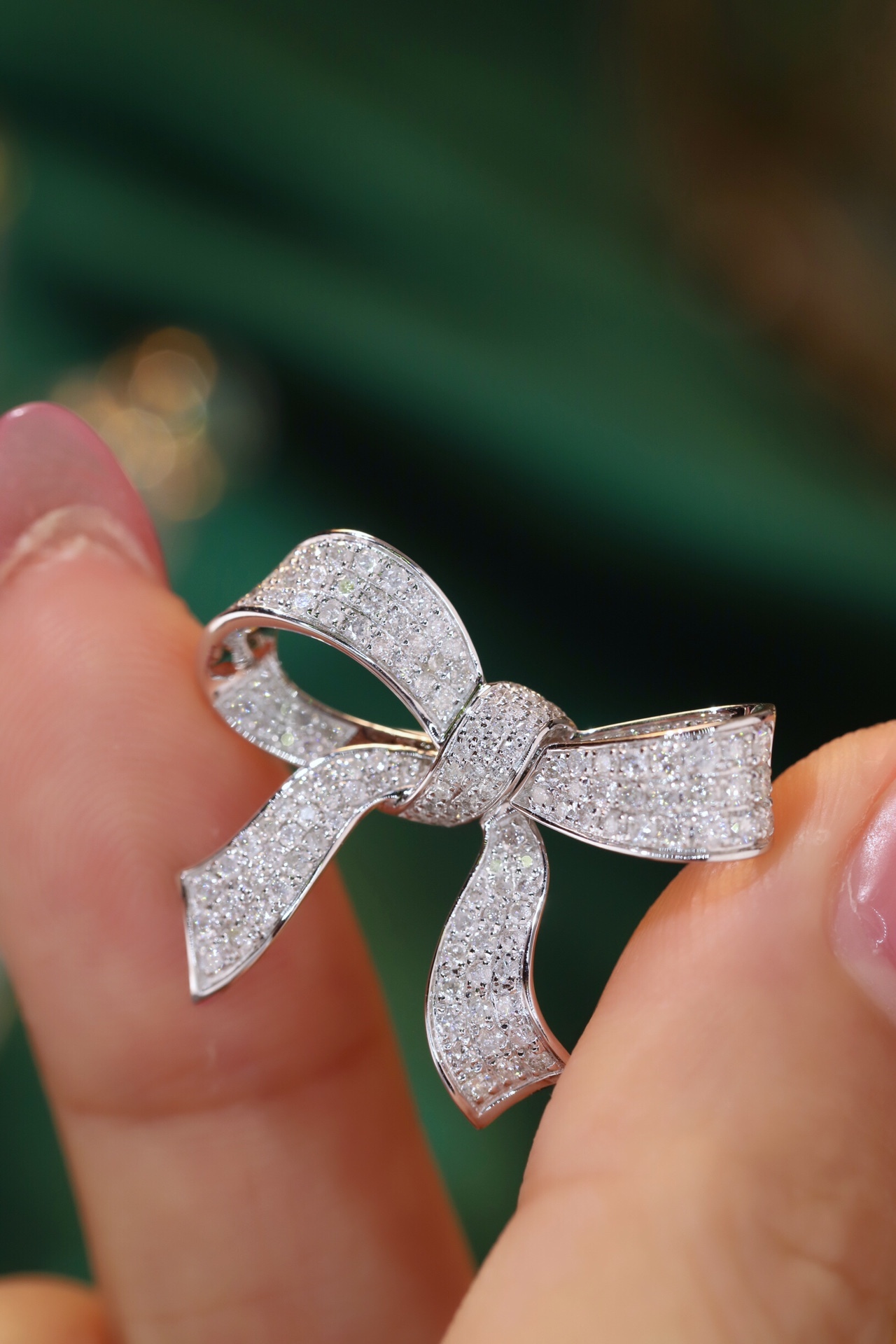 18K Gold Brooch and Pendant, Dual-Purpose Design, Bow-Shaped, Inlaid with 1.05ct Natural Diamond
