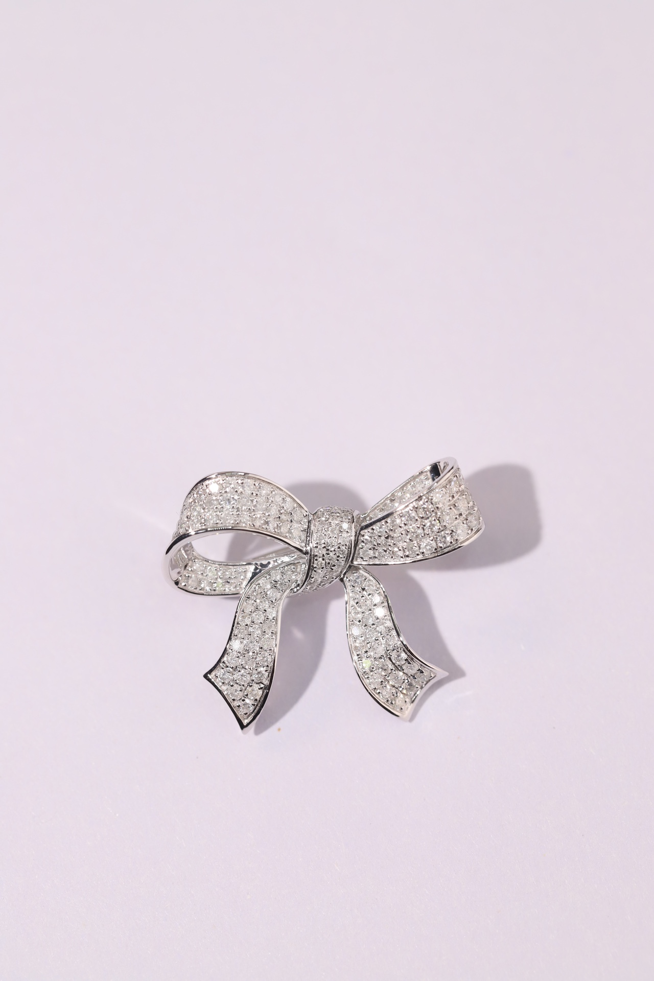 18K Gold Brooch and Pendant, Dual-Purpose Design, Bow-Shaped, Inlaid with 1.05ct Natural Diamond
