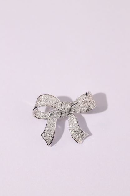 18K Gold Brooch and Pendant, Dual-Purpose Design, Bow-Shaped, Inlaid with 1.05ct Natural Diamond