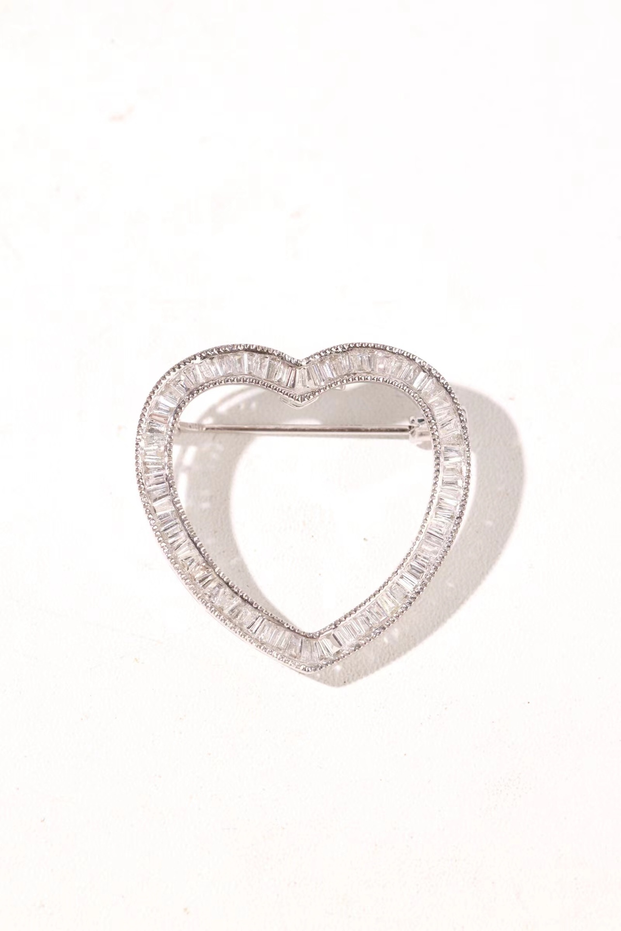 18k Gold Brooch with Pendant, Available in Two Wearing Styles, Heart-Shaped Design, 1.10ct Natural Diamond