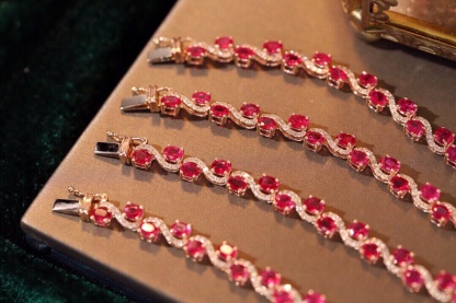 18k Gold Bracelet, Ruby Bracelet, Oval Ruby 6.95ct, Natural Diamond 0.85ct