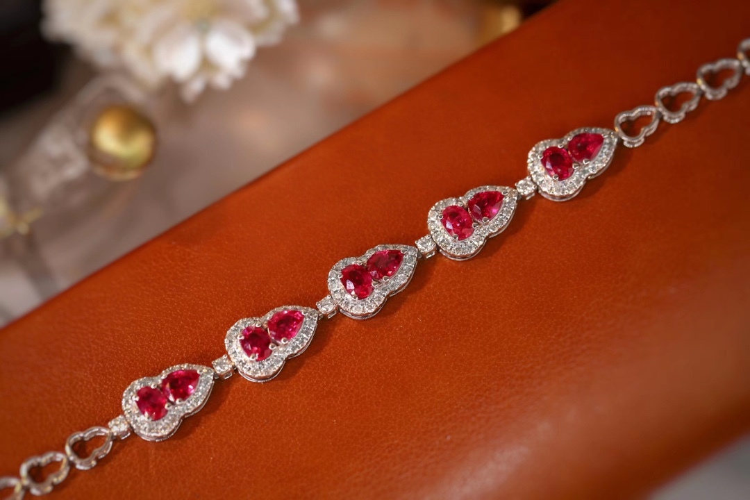 18k Gold Bracelet, Ruby Bracelet, Gourd Shape, 2.70ct Ruby, 0.70ct Natural Diamond