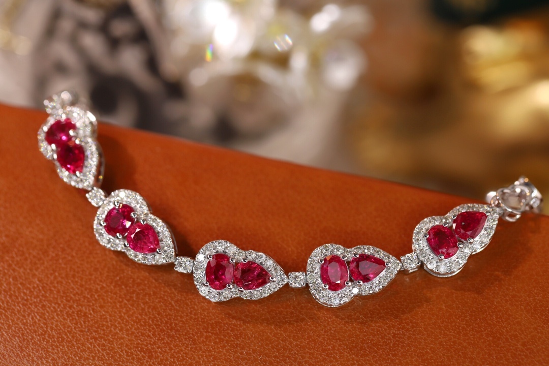 18k Gold Bracelet, Ruby Bracelet, Gourd Shape, 2.70ct Ruby, 0.70ct Natural Diamond