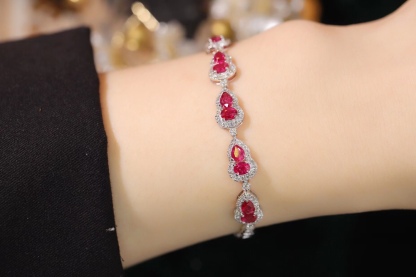 18k Gold Bracelet, Ruby Bracelet, Gourd Shape, 2.70ct Ruby, 0.70ct Natural Diamond