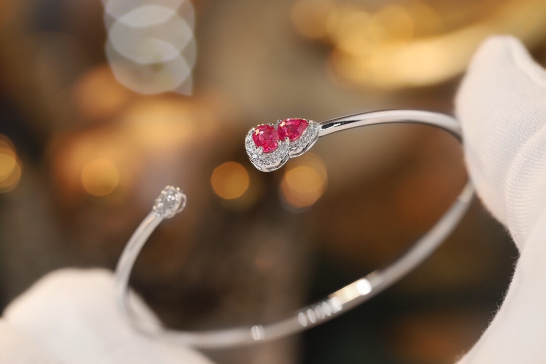 18k Gold Bracelet, Ruby Bracelet, Gourd Shape, 0.62ct Ruby, 0.18ct Natural Diamond