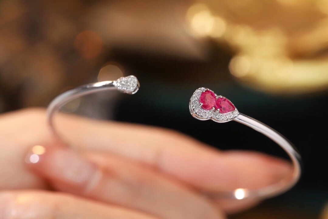 18k Gold Bracelet, Ruby Bracelet, Gourd Shape, 0.62ct Ruby, 0.18ct Natural Diamond