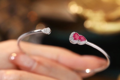 18k Gold Bracelet, Ruby Bracelet, Gourd Shape, 0.62ct Ruby, 0.18ct Natural Diamond