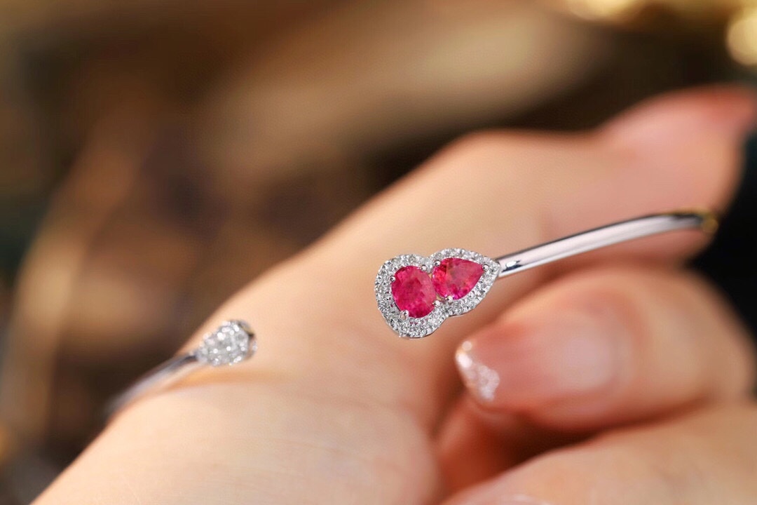 18k Gold Bracelet, Ruby Bracelet, Gourd Shape, 0.62ct Ruby, 0.18ct Natural Diamond