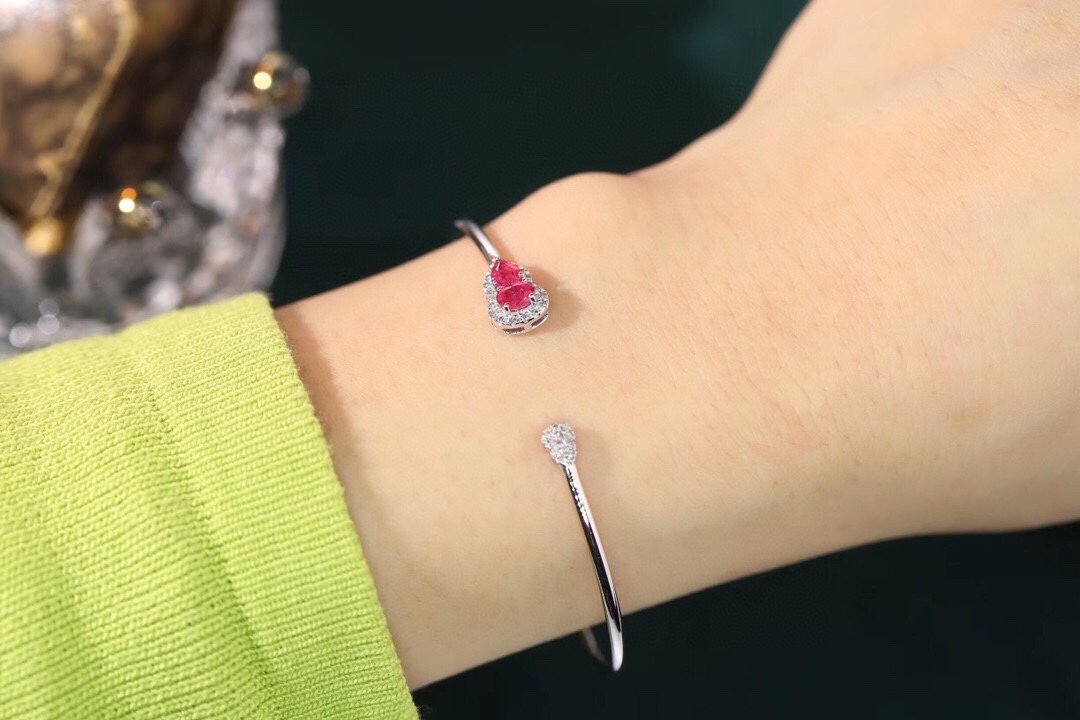 18k Gold Bracelet, Ruby Bracelet, Gourd Shape, 0.62ct Ruby, 0.18ct Natural Diamond