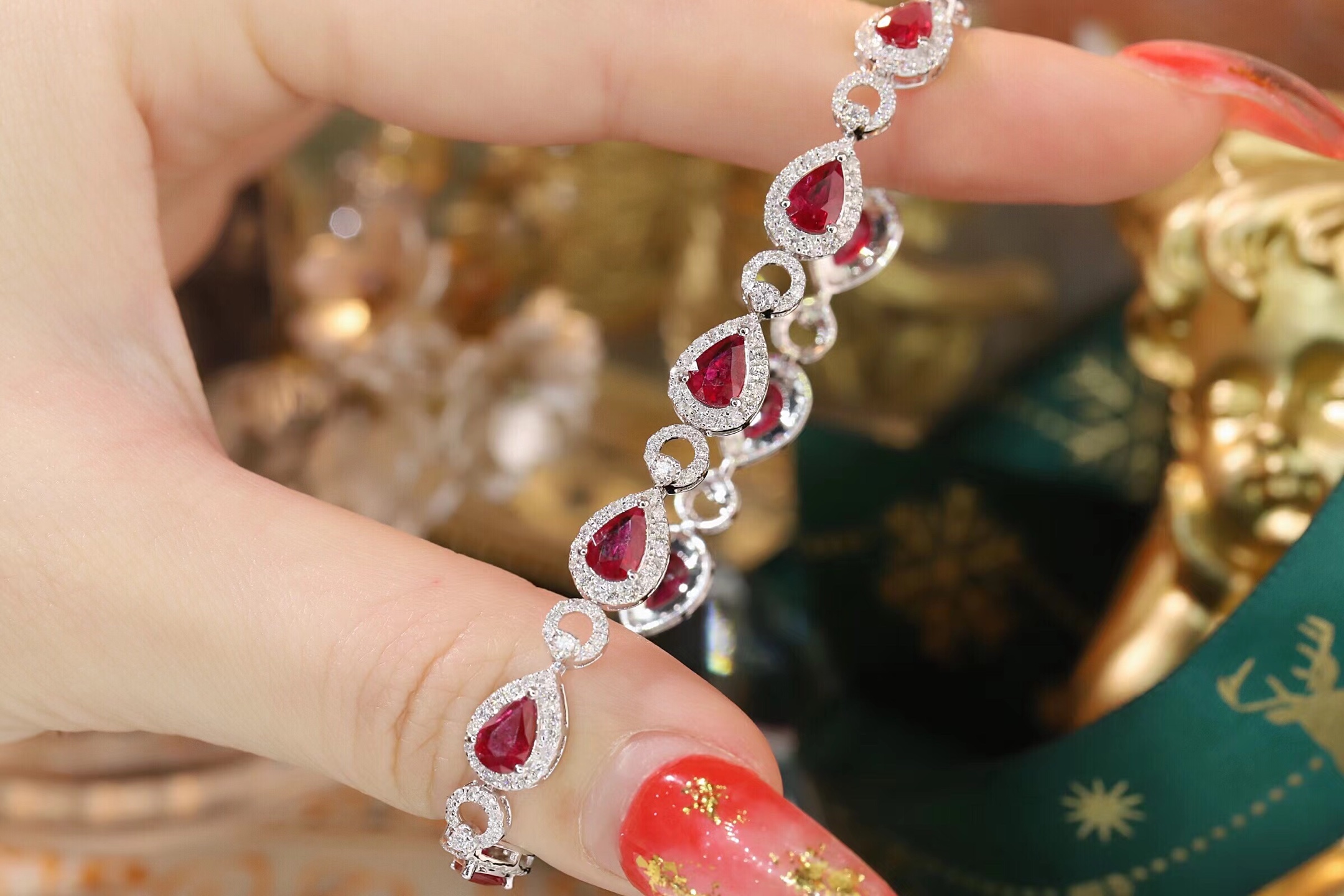 18k Gold Bracelet, Ruby Bracelet, Luxuriously Set with 5.00-carat Drop-shaped Ruby and 1.70-carat Natural Diamond