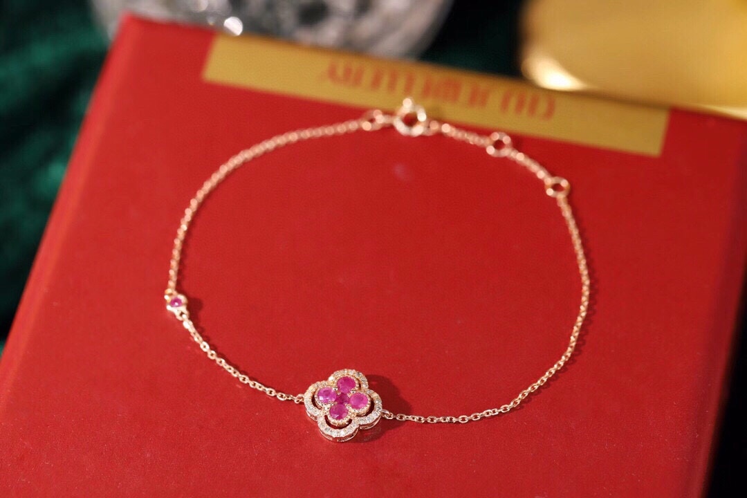 18k Gold Bracelet, Clover Design, 0.40ct Ruby, 0.10ct Natural Diamond