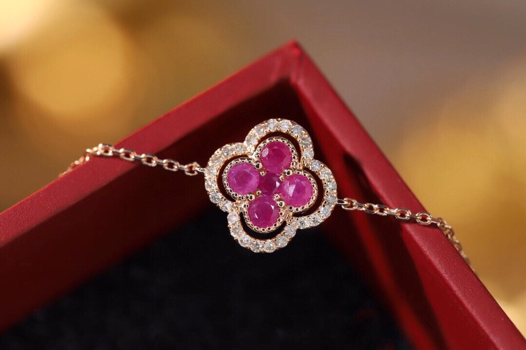 18k Gold Bracelet, Clover Design, 0.40ct Ruby, 0.10ct Natural Diamond