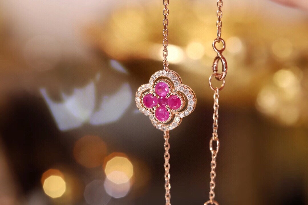 18k Gold Bracelet, Clover Design, 0.40ct Ruby, 0.10ct Natural Diamond