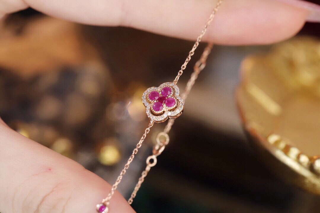 18k Gold Bracelet, Clover Design, 0.40ct Ruby, 0.10ct Natural Diamond