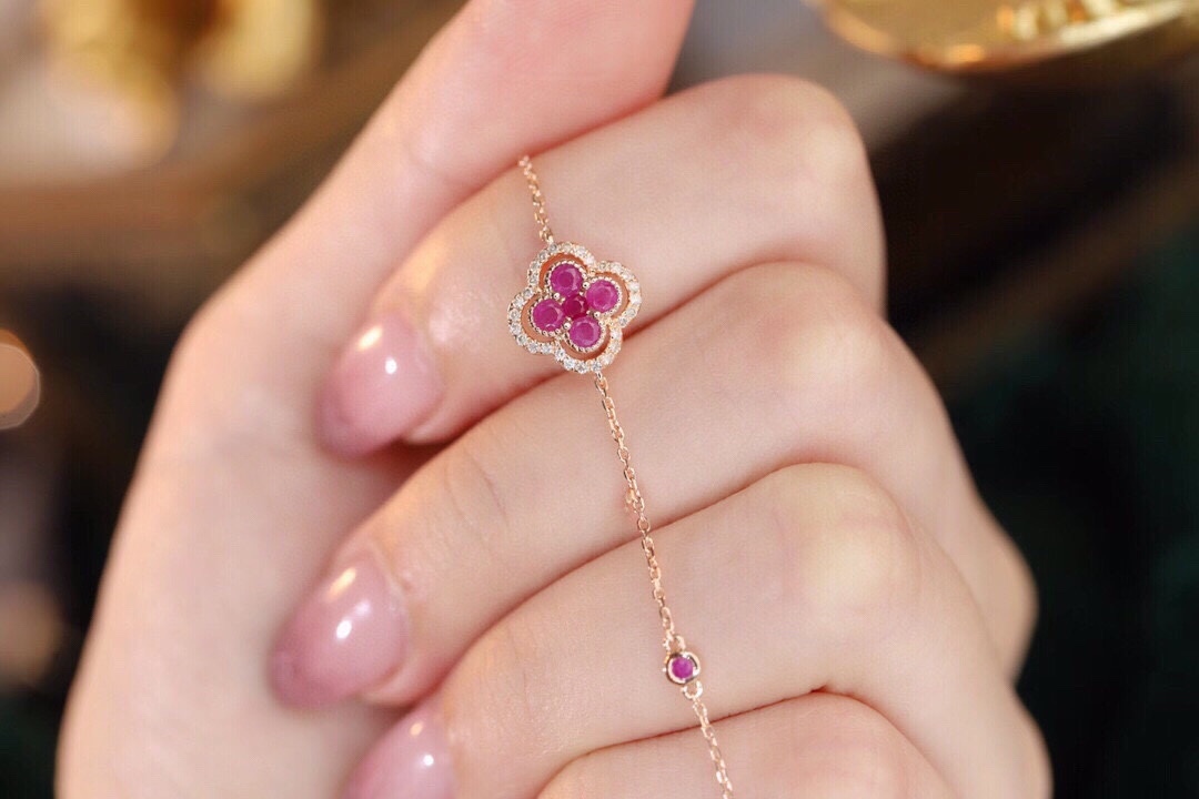 18k Gold Bracelet, Clover Design, 0.40ct Ruby, 0.10ct Natural Diamond